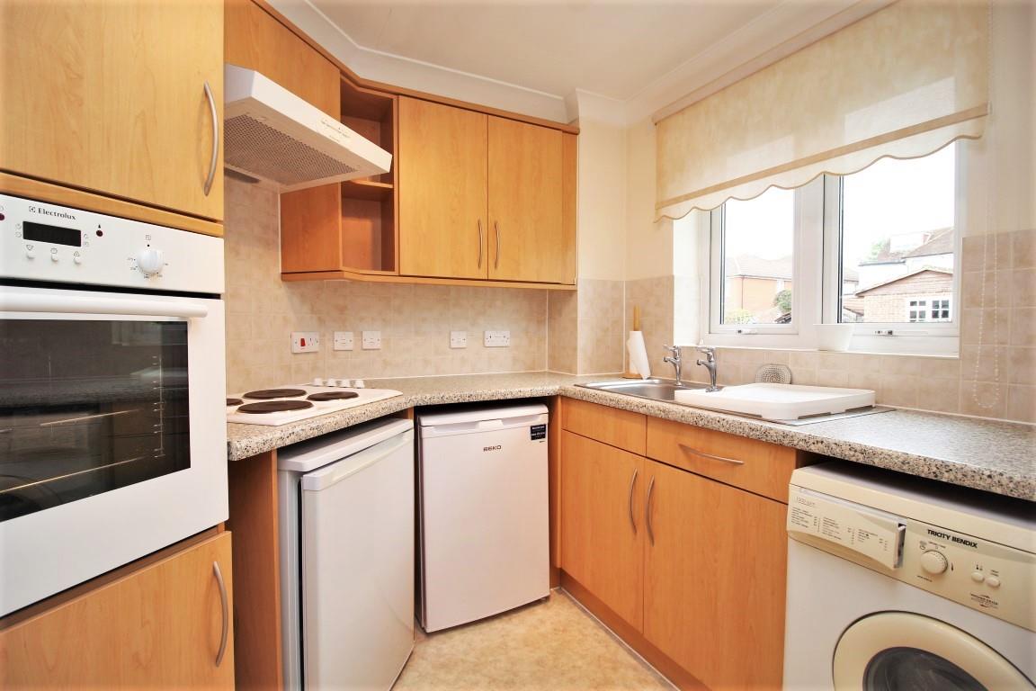 2 bed property in Sheppard Court, Reading